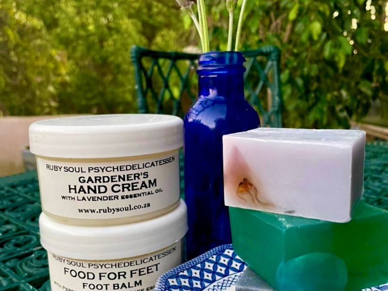 BUNDLE OF HAND AND FOOT CARE - SAVE R50